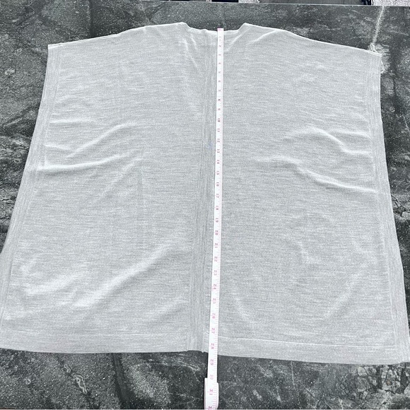 Kinross OS Merino Wool | Silk V-Neck Popover Sweater - Picture 5 of 8